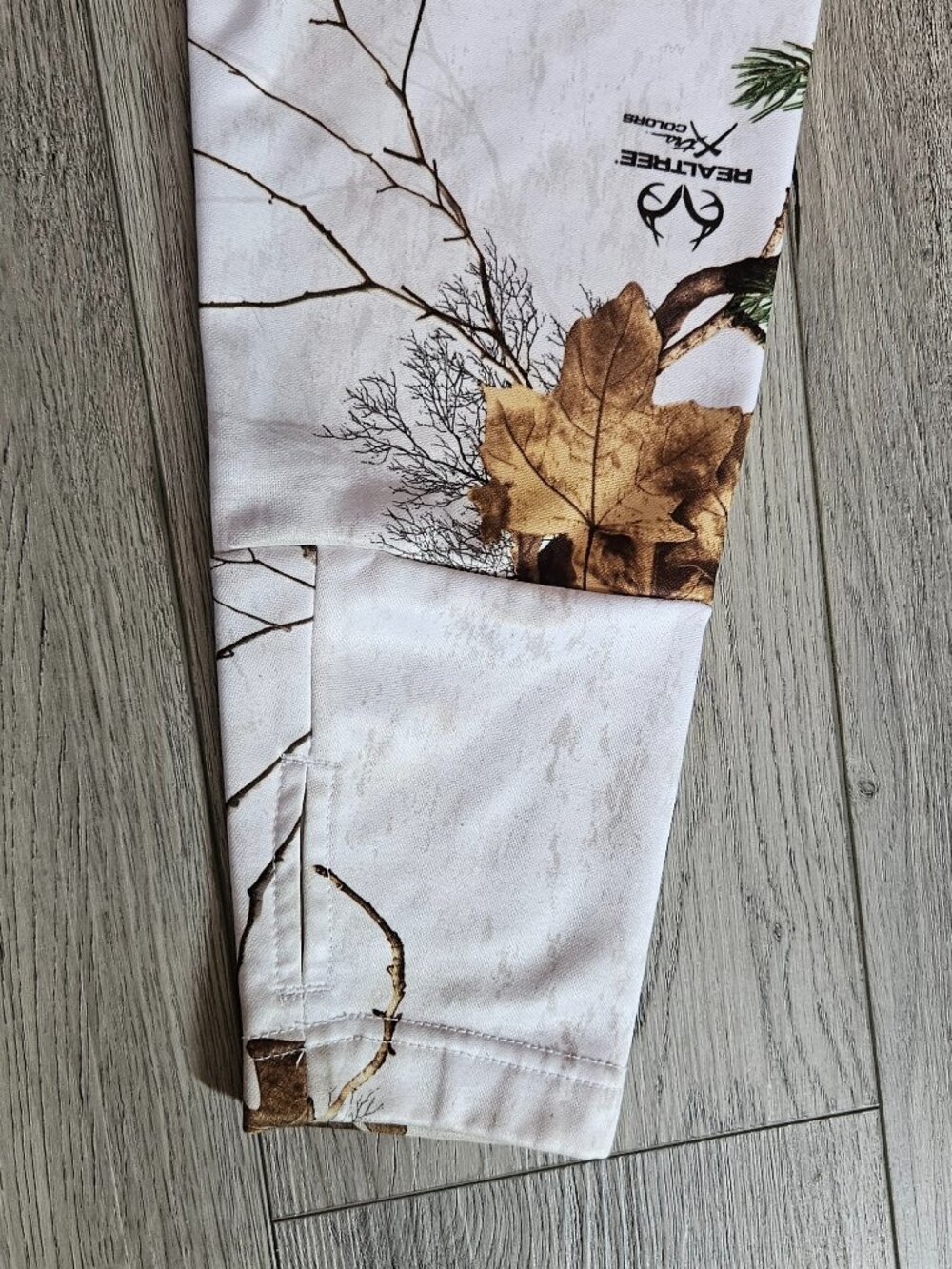 Women's Realtree Xtra Colors White Out Camo Hoodie Maroon White Accents Size L - Picture 5 of 10